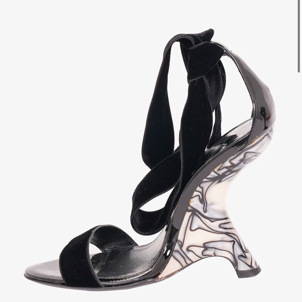 Tom Ford Black and Cream Sculptural Heels - Picture 4 of 6